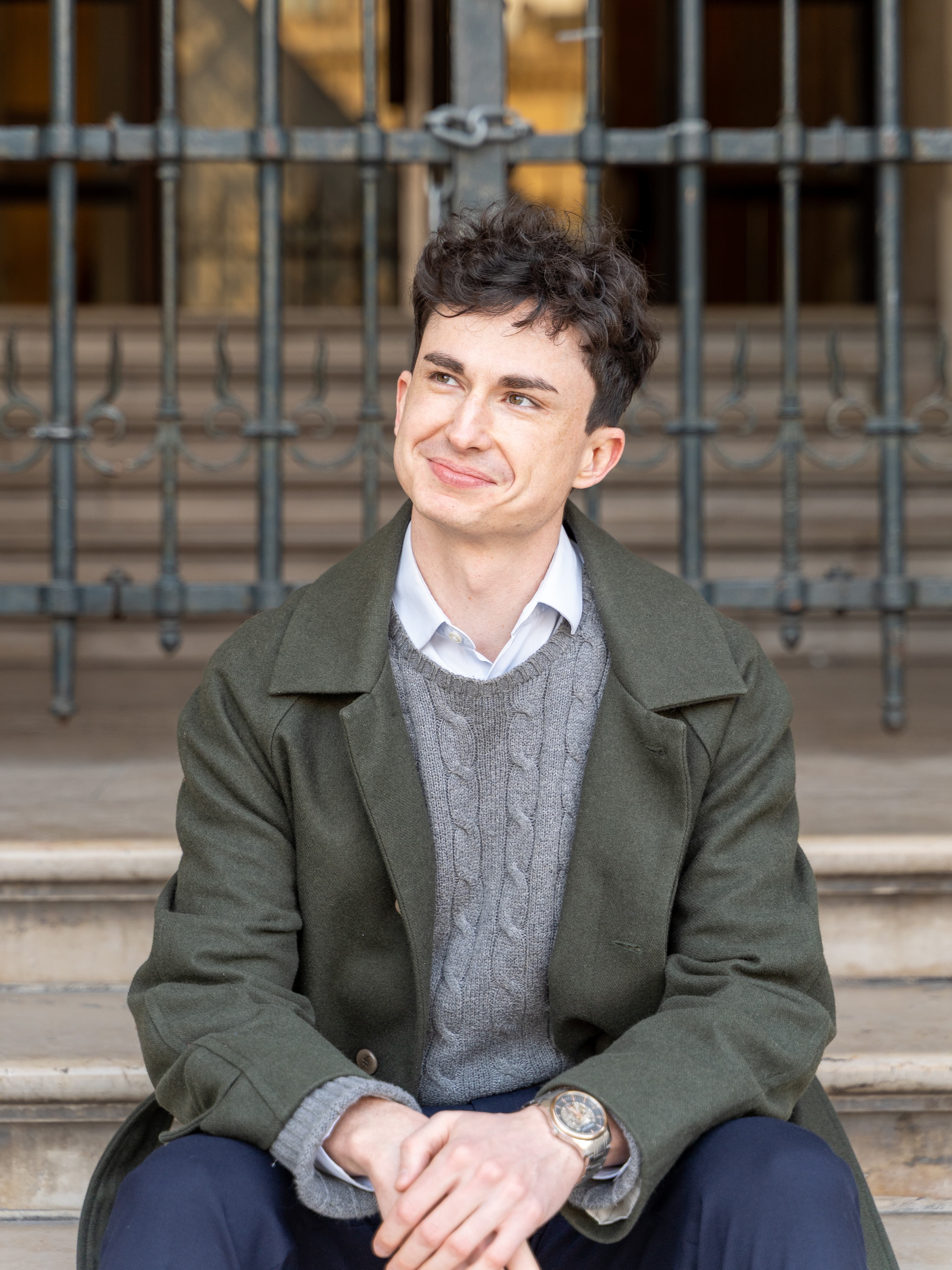 Portrait candide de Jordan à Paris — photographie naturelle par In Vivo Photo