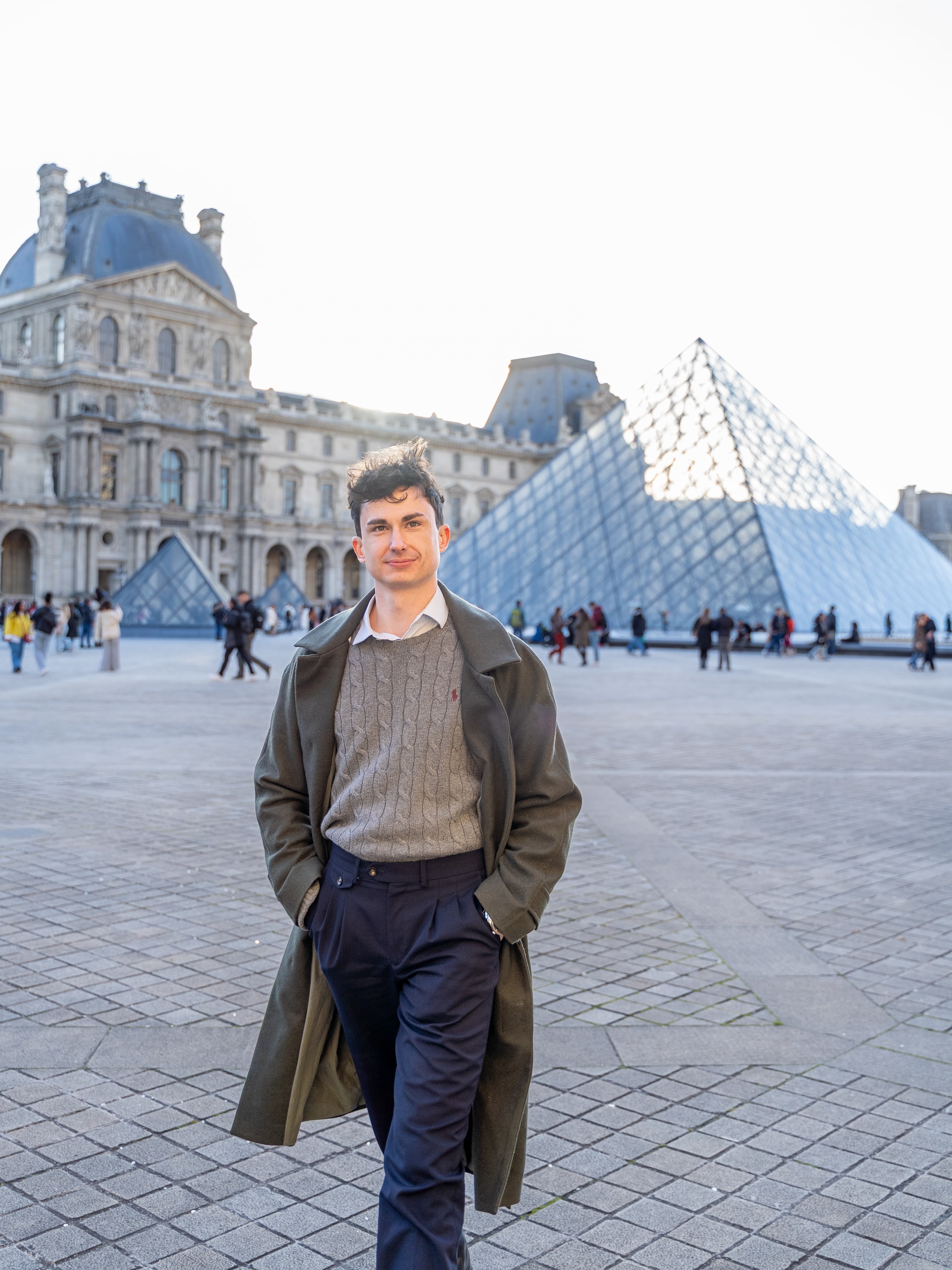 Portrait photographié à Paris, lumière naturelle, approche documentaire — In Vivo Photo